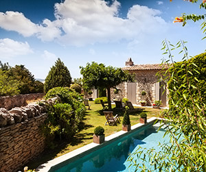 Location saisonnière Maison – Villa – Grand gîte avec piscine à Avignon sur l’île fluviale de la Barthelasse.
